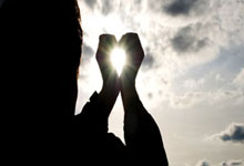 球探网官网：37岁库里极限输出狂砍52分 家有三老专打硬仗冲上西部第五.